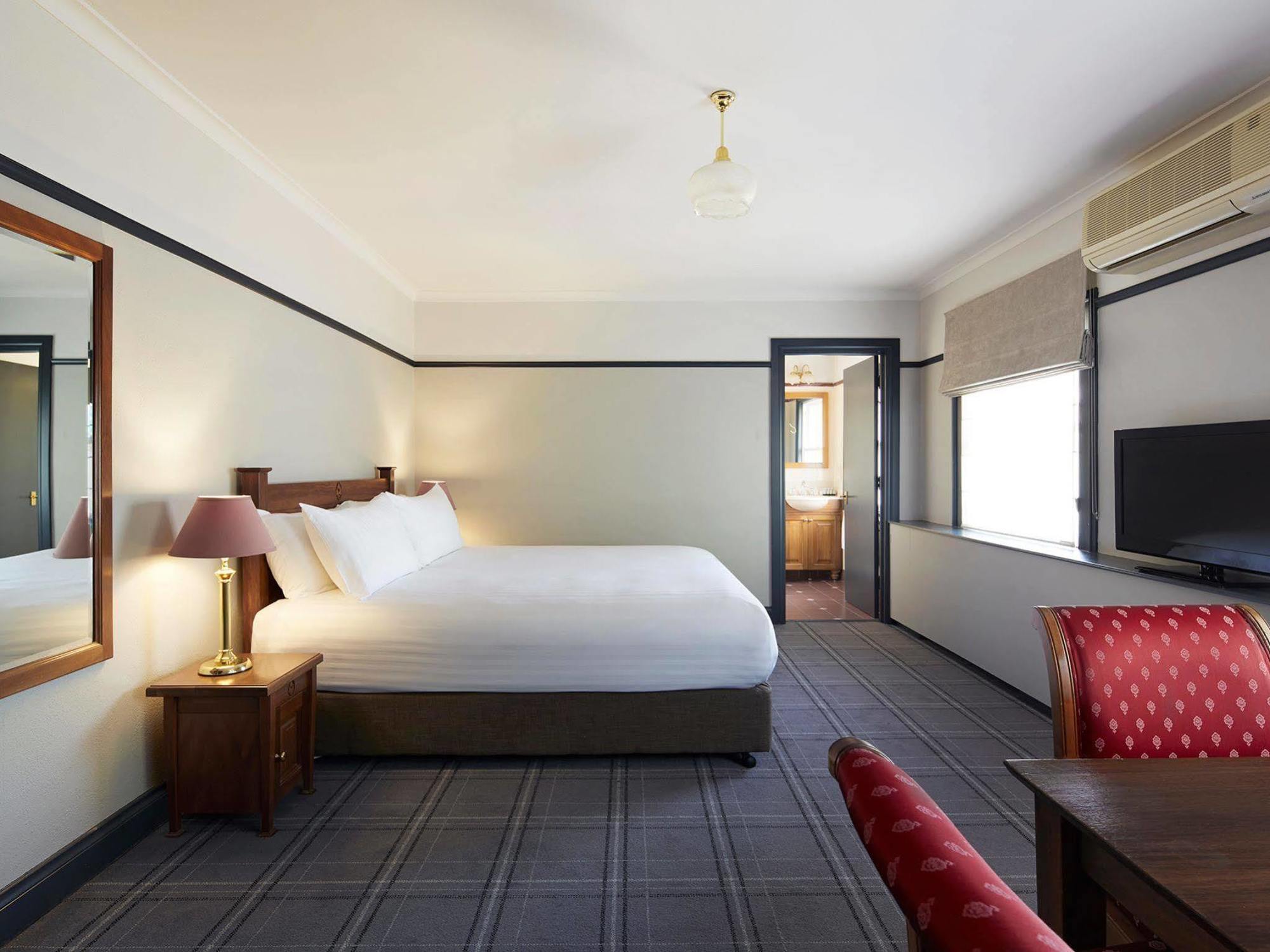 Brassey Hotel - Managed By Doma Hotels Canberra Exterior photo